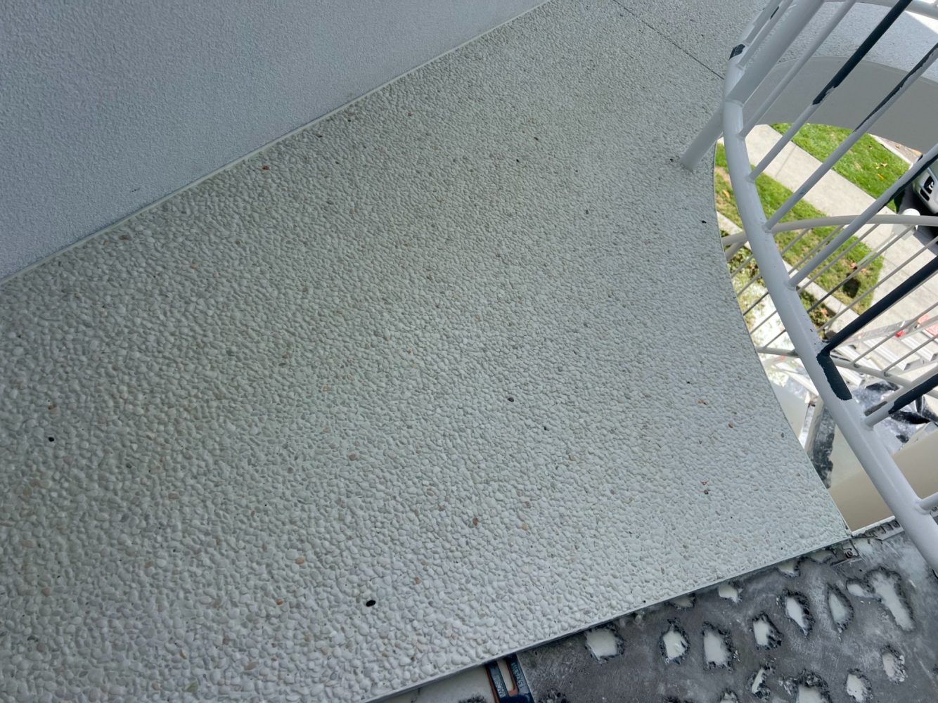 6mm White Pebble used for exposed aggregate finish